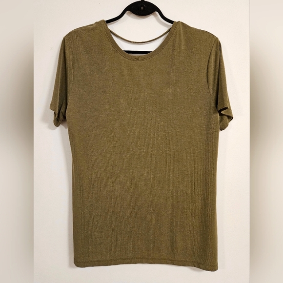 Open back T Shirt - Picture 1 of 3